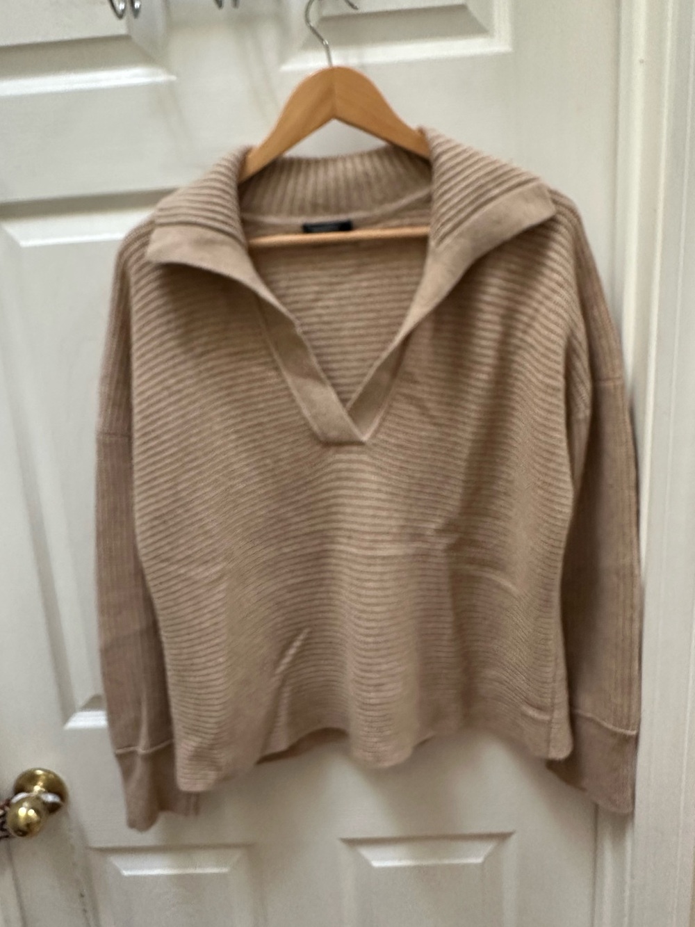 Vineyard Vines Split Neck Cashmere Ribbed V-Neck Pullover Sweater tan Beige M